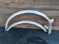 Ancien garde boue martel� 650B pour v�lo de tourisme Peugeot, feux avant et arri�re.