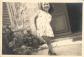 ANCIENNE PHOTOGRAPHIE 1945 FILLETTE PREND LA POSE