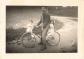 ANCIENNE PHOTOGRAPHIE 1959 PAPA ET SES DEUX FILLES SUR SON V�LO