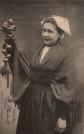 CPA 22   LANGUEUX (C�tes d'Armor)   Jeune Fille de Langueux (costume)
