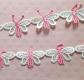 Papillons roses et blancs en polyester, par 15, de 5,50 cm de largeur, mariage.
