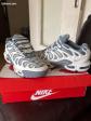 basket Nike W air Max plus drift. Couleur: blanc et ardoise cendr� Taille: 38