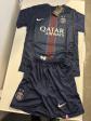 Ensemble de foot PSG,2 �toiles(maillot et short).2 ans,neuf