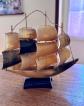 Vintage ancienne SCULPTURE ART petit VOILIER en CORNE d�cor bureau