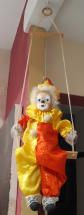 Clown porcelaine arlequin sur balan�oire, vintage, jouet d�coration