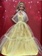 Mattel Barbie No�l 2023 poup�e en robe longue jaune avec surjupe tulle blanc
