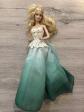 Mattel Barbie No�l 2016 poup�e blonde avec v�tements, robe longue bleu-vert