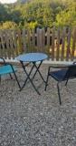 Table et 2 chaises jardin. Hesperide