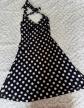 Robe femme S-M noire � pois blancs trap�ze au genou dos nu col nou�