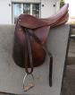 Selle d �quitation cuir marron avec �triers et �trivi�res