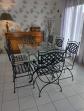 Table avec 6 chaises et 2 fauteuils