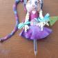 Stylo bille d�cor� poup�e princesse tissu, robe violette paillet�e, fait main