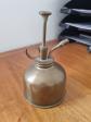 Bouteille vaporisateur m�tal dor� avec buse de pulv�risation