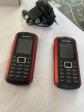 Samsung lot de 2 t�l�phones mobiles � clavier style barre rouge-noir   chargeur