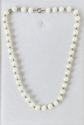Collier de perles blanches avec perles en m�tal dor�   argent� vintage classique