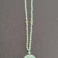 Collier avec pendentif perles vertes et blanches, pendentif rond