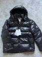 Moncler Maya Enfant doudoune noire � capuche amovible zip manches longues