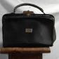 Sacoche m�decin de femme  cuir noir grain�, anse dessus, doublure rouge,