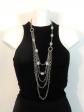 Collier- Sautoir en M�tal Argent� avec des Perles en Plastique Gris  Neuf
